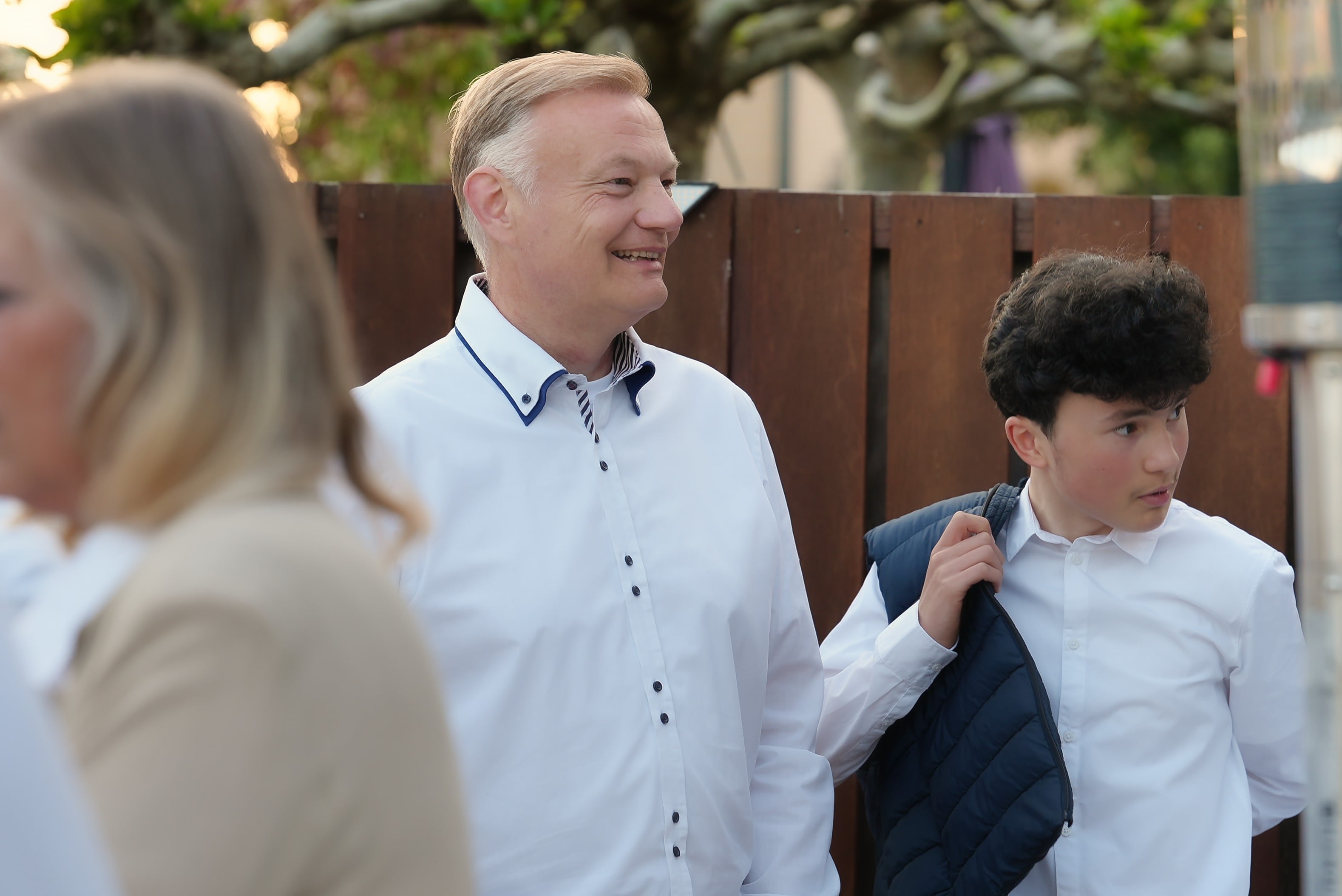 Gasten in feeststemming