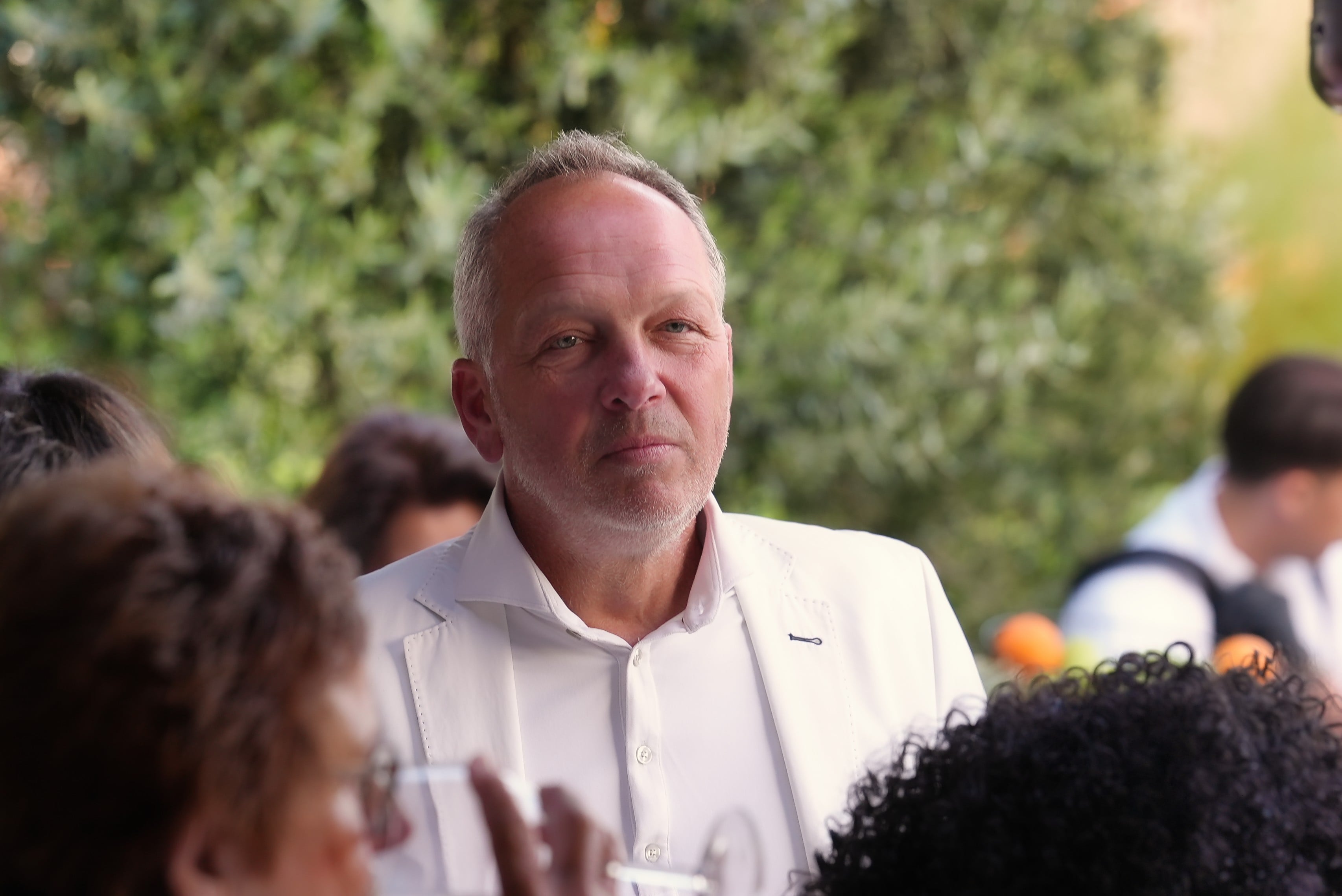 Lachende gasten