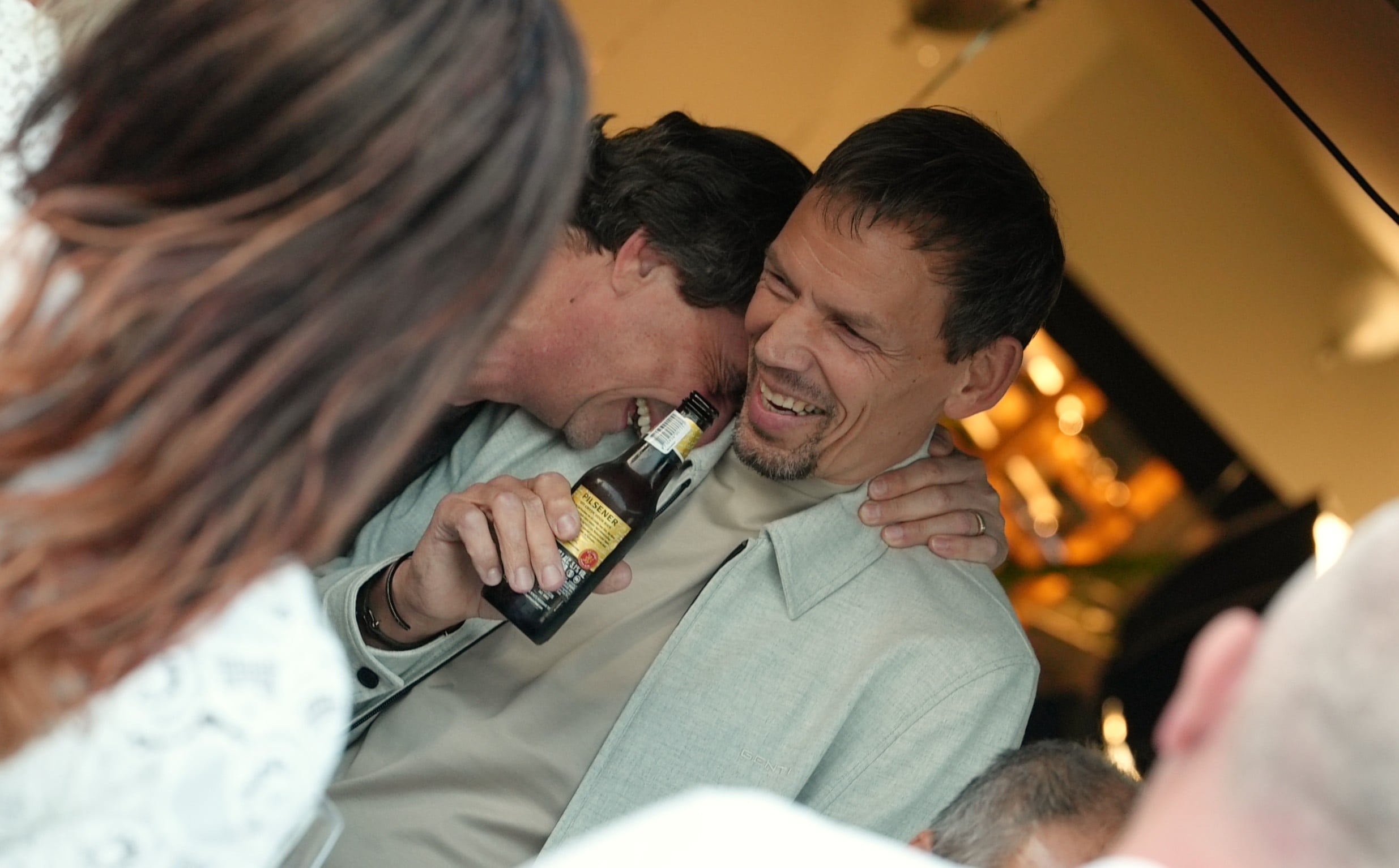 Gasten met drankje