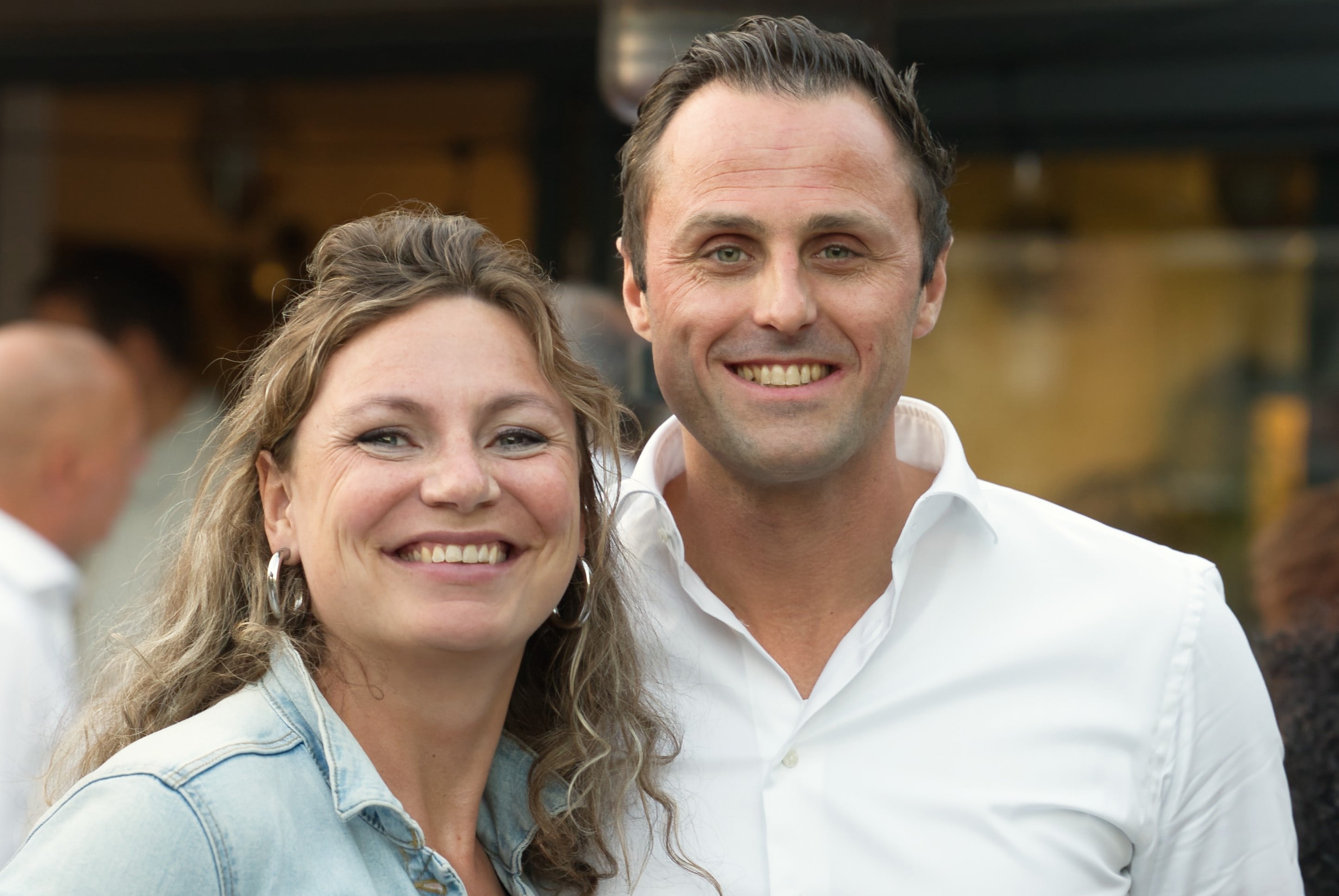 Gasten aan de bar